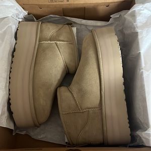 Ugg Ultra Mini Platform Boots in Mustard Seed